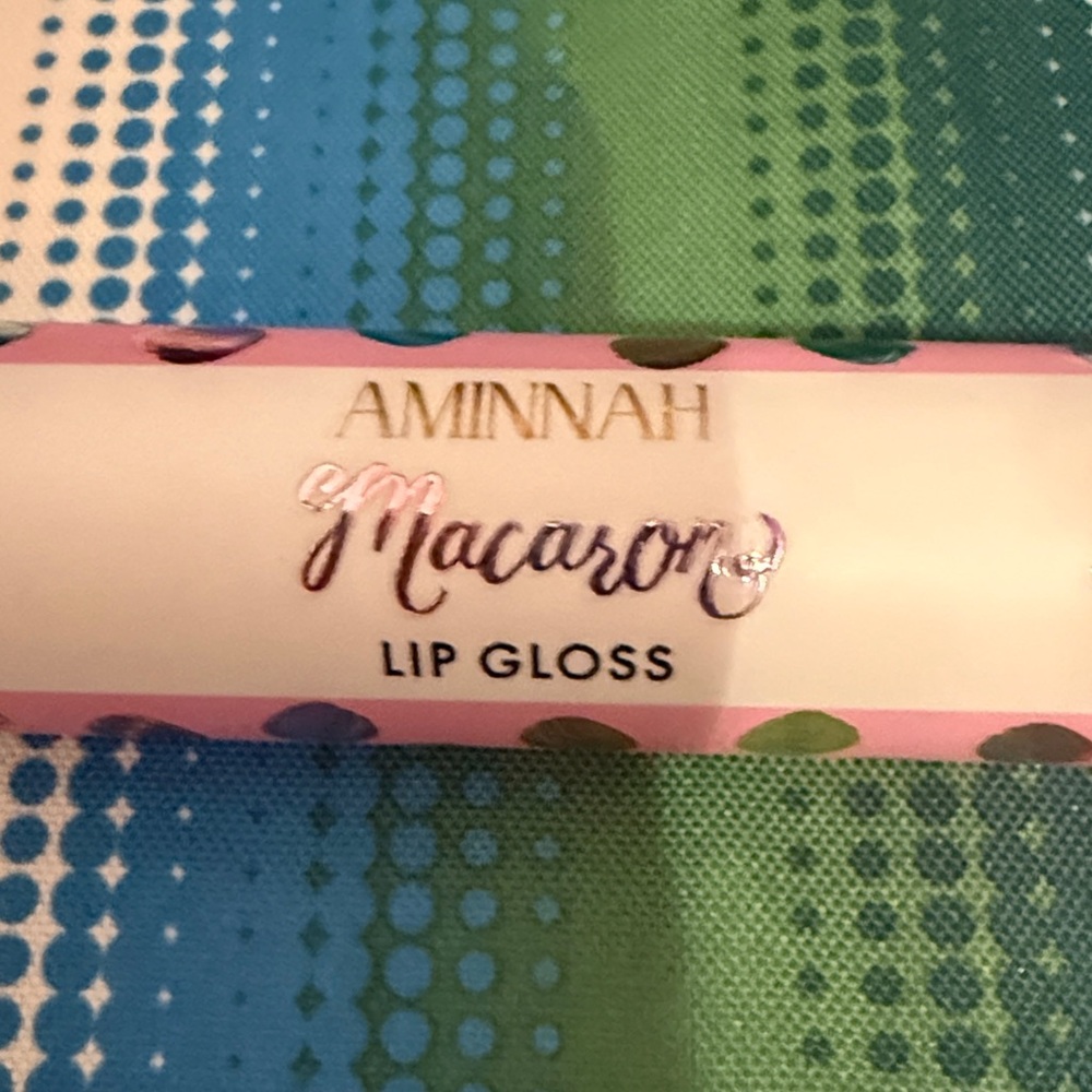 Aminnah Macarons Lip Gloss in Light Pink - Picture 2 of 2